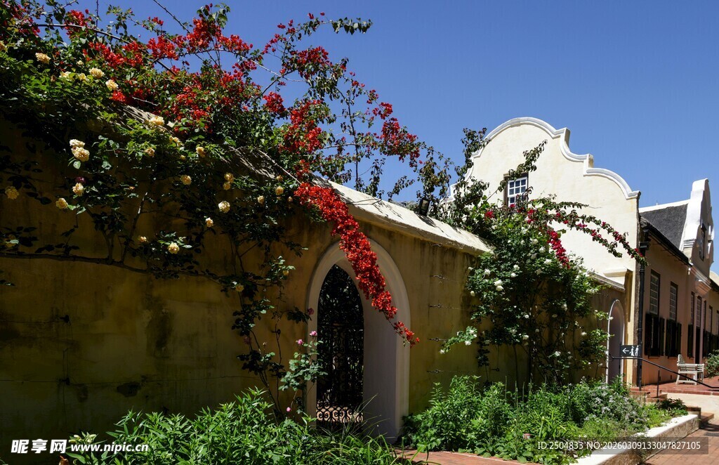 庭院拱门绿植环绕美景