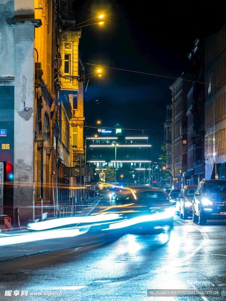城市夜晚街道车流光影