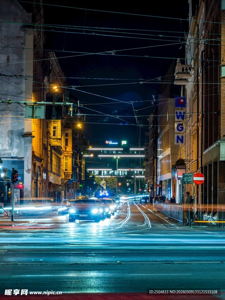 城市夜街车流光影