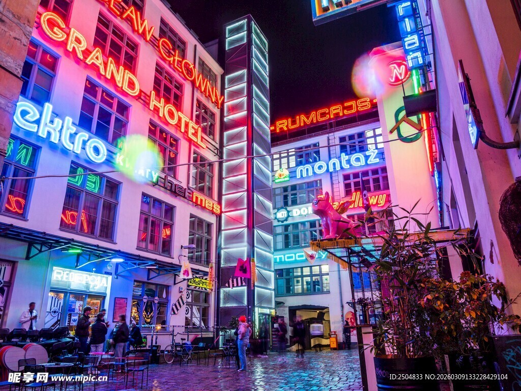 繁华都市霓虹夜景街道