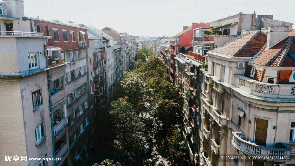 城市中林立的多彩欧式建筑