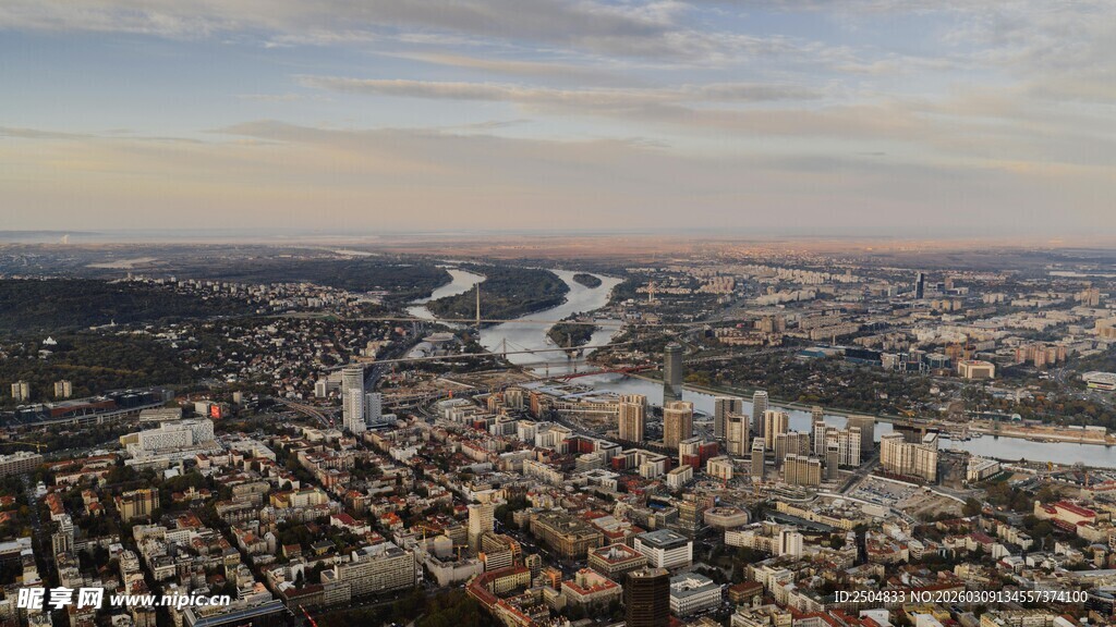 城市俯瞰全景图