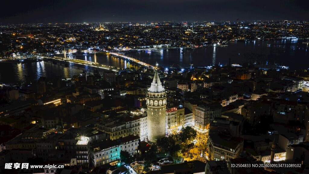 城市夜景中的标志性建筑