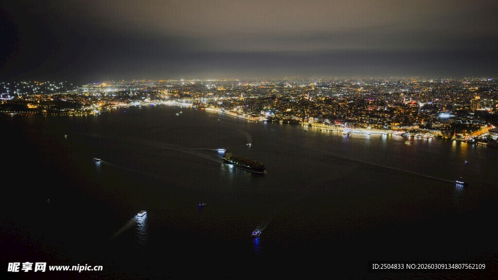 城市夜景俯瞰图