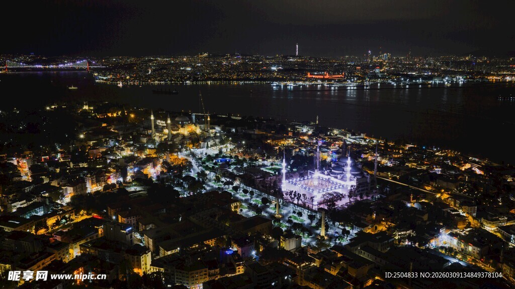 城市璀璨夜景俯瞰图