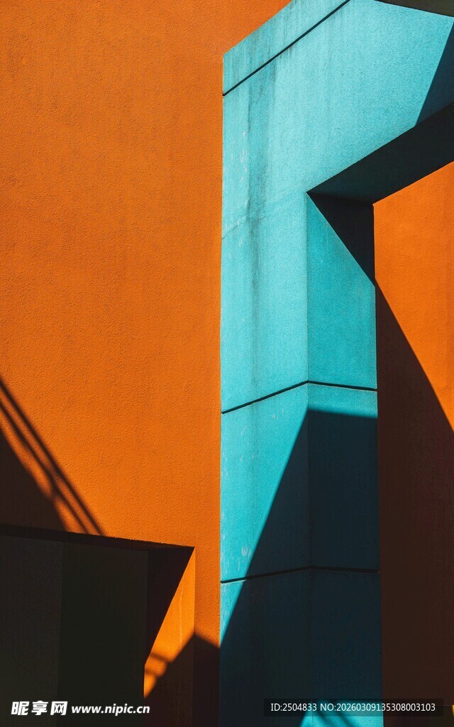 蓝橙建筑光影对比画面