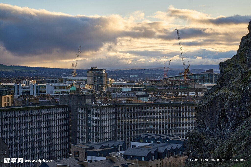 城市黄昏天际线俯瞰美景
