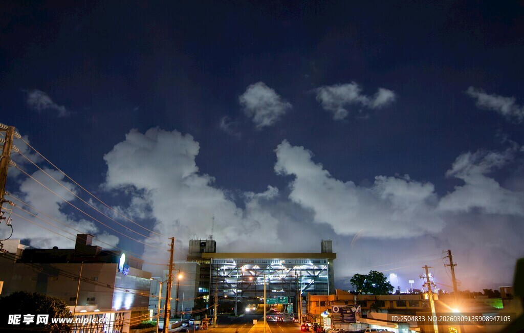 城市夜空下的璀璨灯火