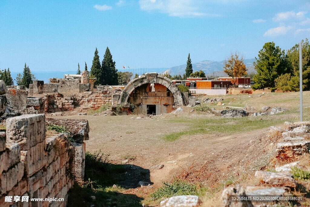 古老遗址展现历史沧桑