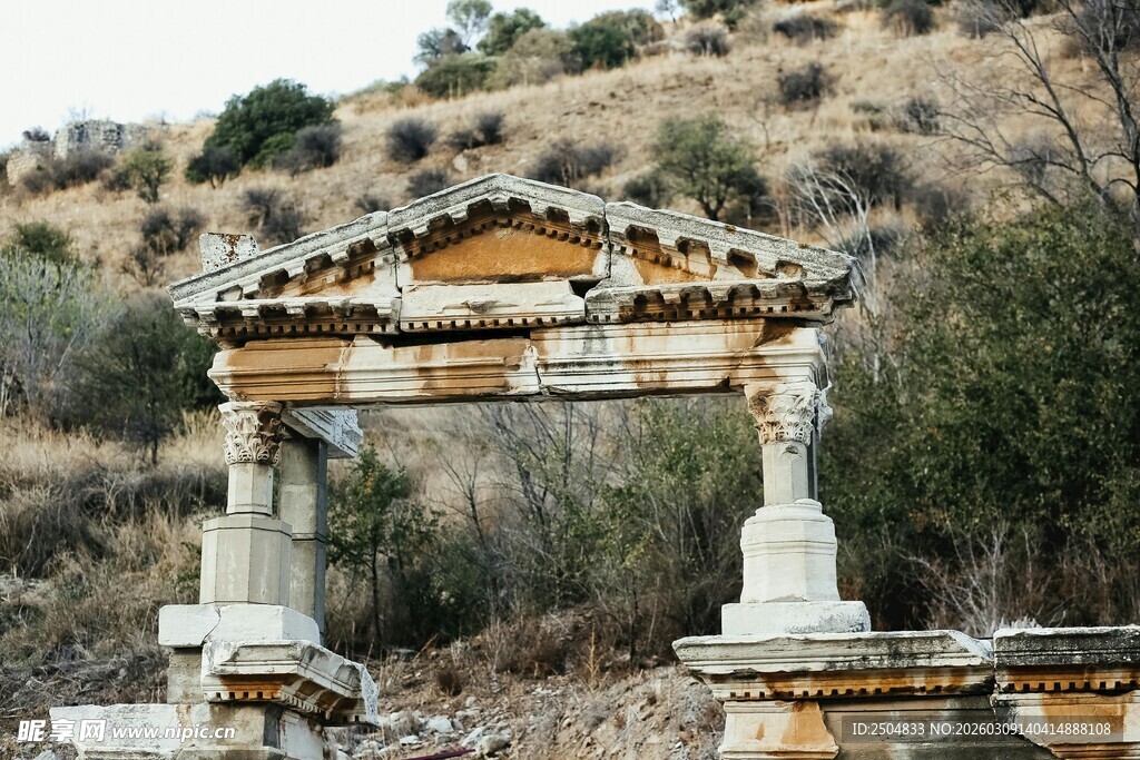 古老石牌坊遗迹