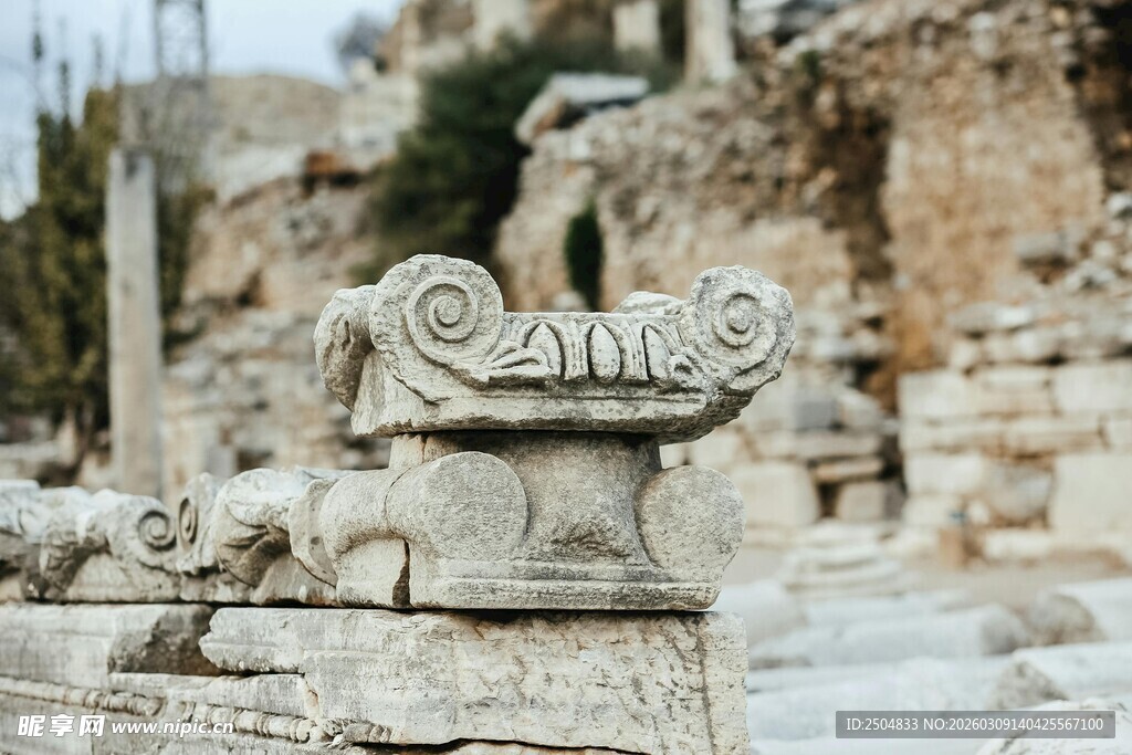古老石制建筑装饰构件