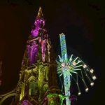 梦幻夜景中的塔与摩天轮