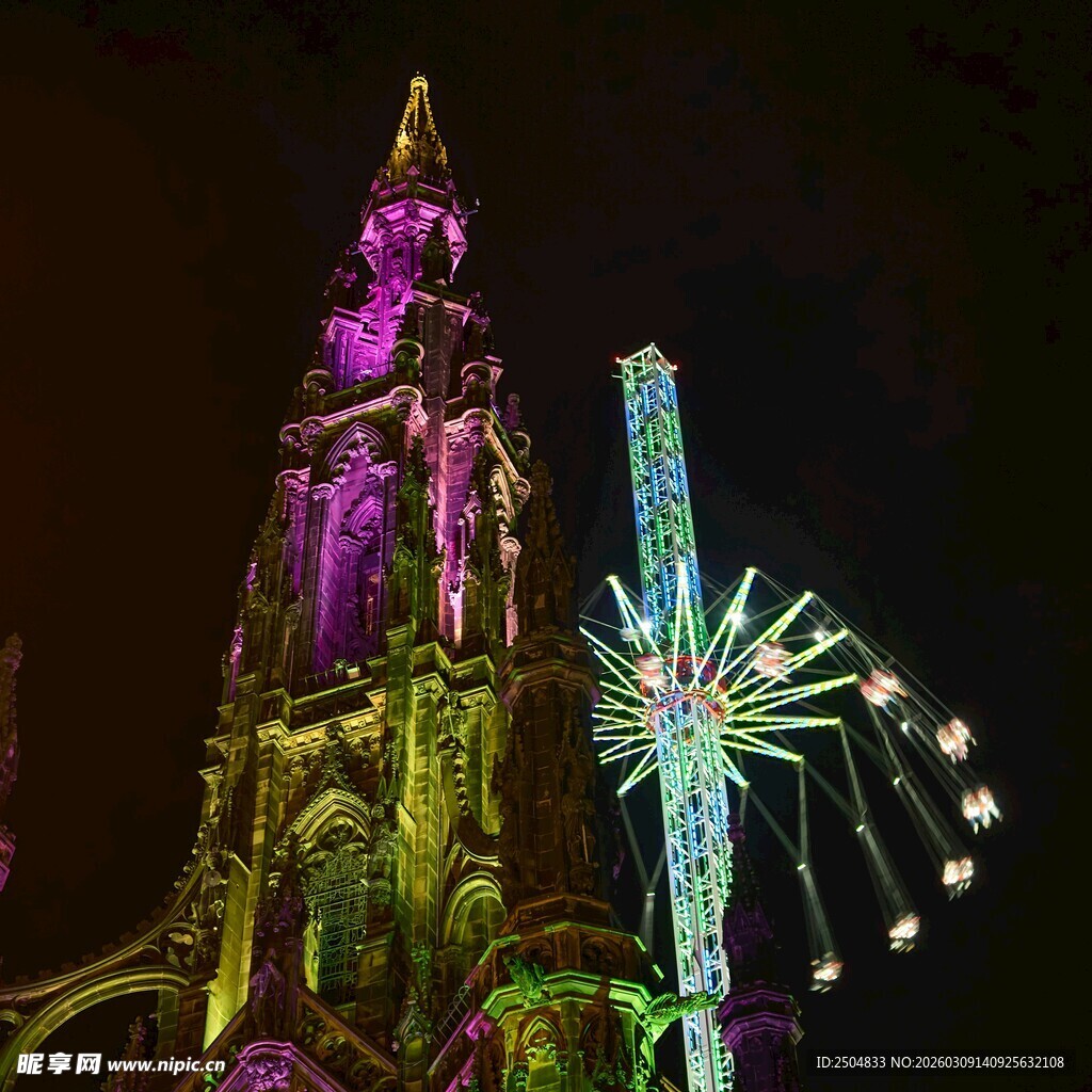 梦幻夜景中的塔与摩天轮