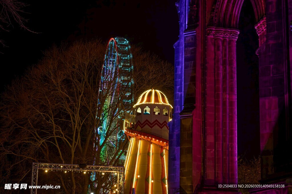 夜晚绚丽灯光下的建筑景观