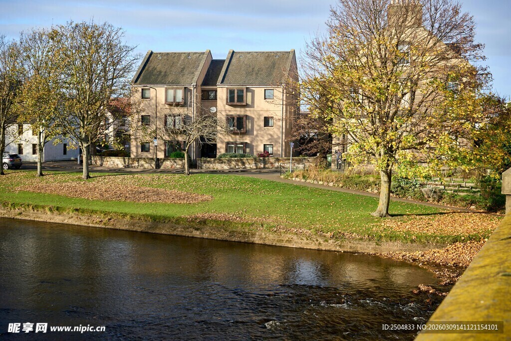 河畔欧式风格住宅景观