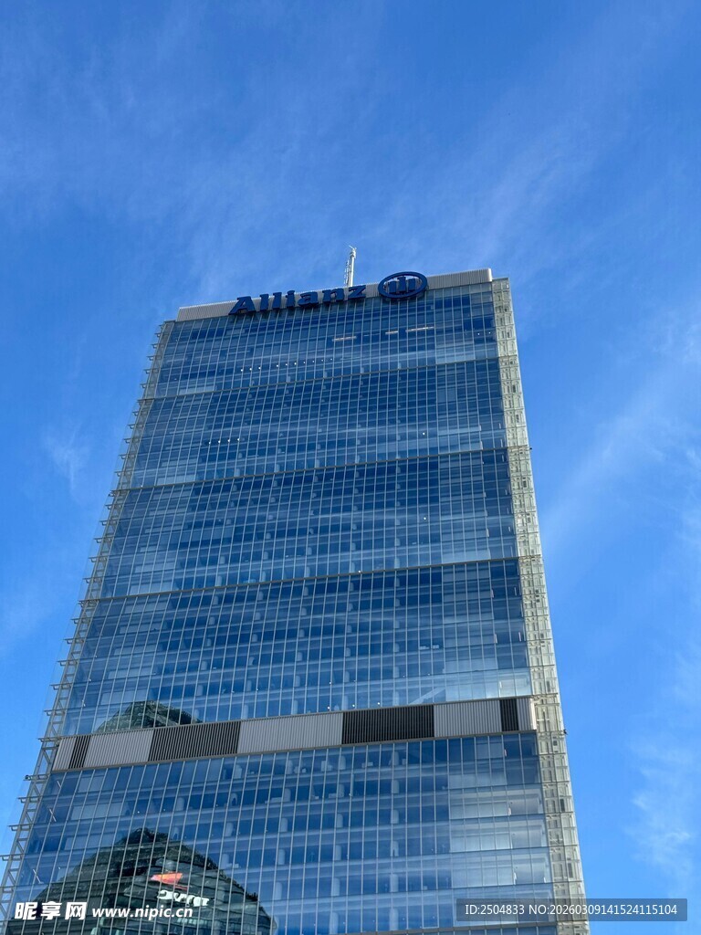 摩天大楼展现都市现代风貌