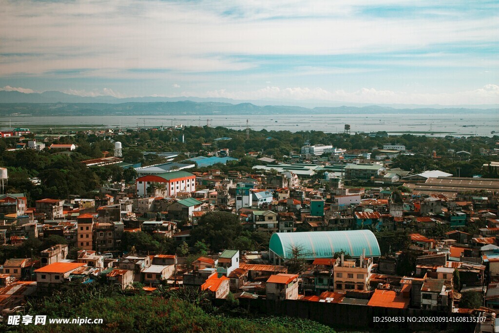 俯瞰多彩城镇景观