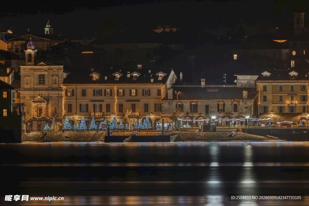 河畔夜景 欧式建筑的璀璨