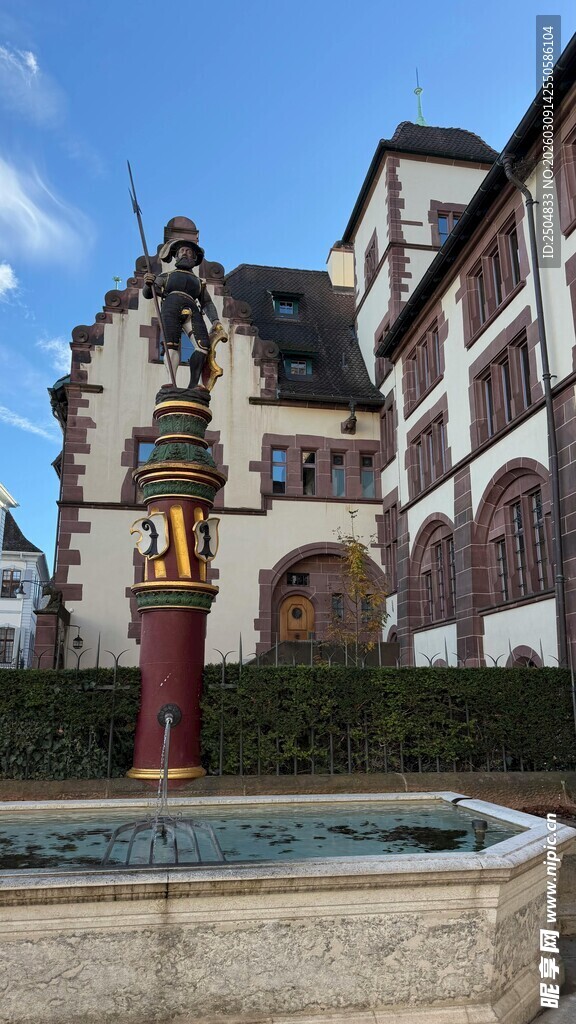 欧式城堡前的喷泉景观