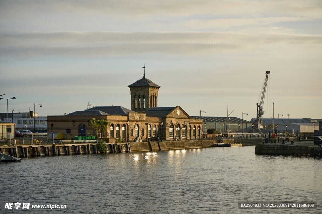 港口建筑与水面景观
