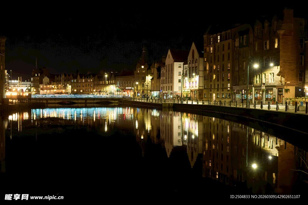 河畔夜景 城市灯光倒影