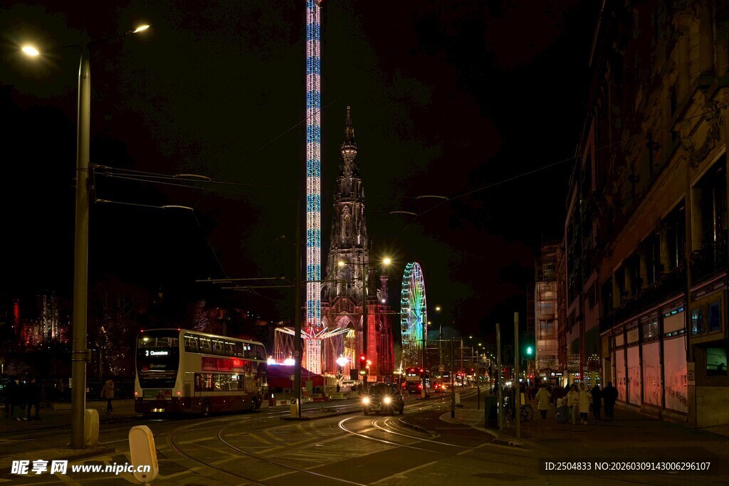 城市夜景中的璀璨灯光秀