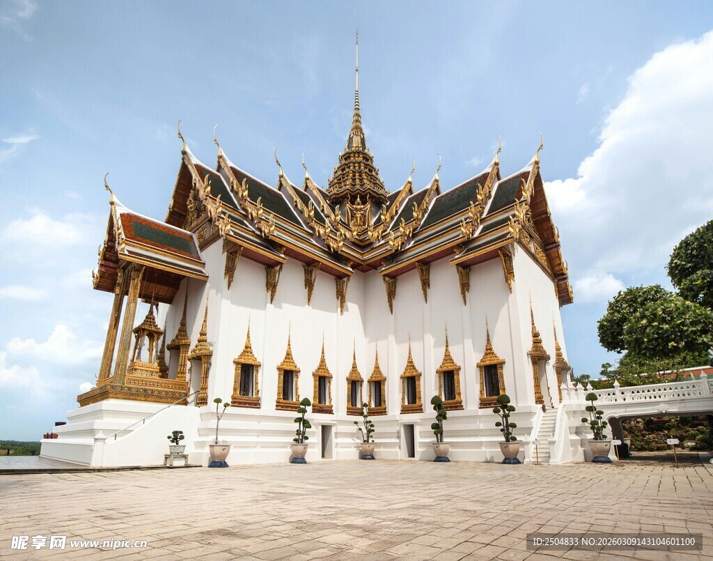 泰国华丽寺庙建筑景观