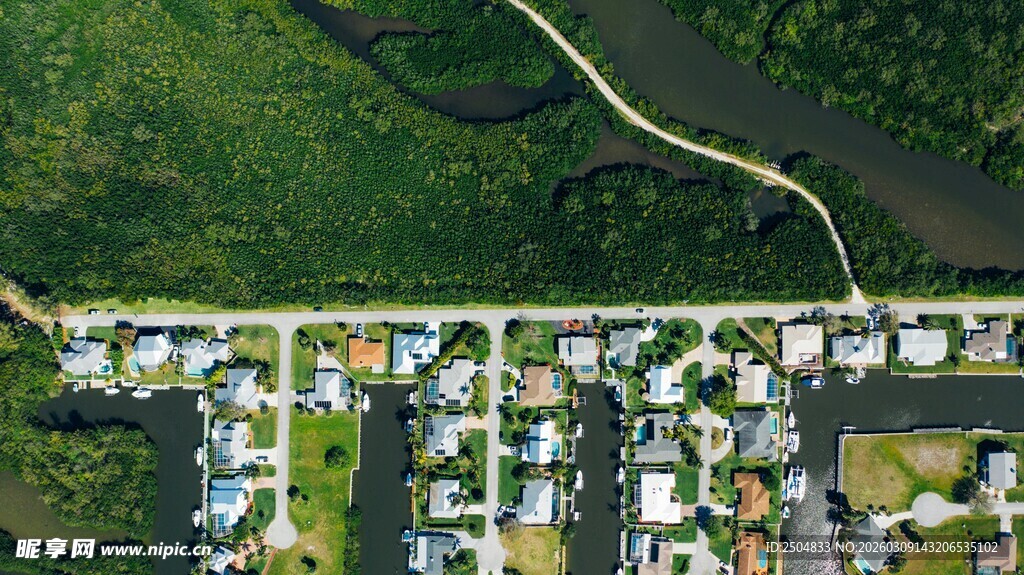 俯瞰整齐排列的住宅区