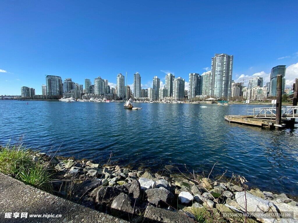 海滨城市壮丽天际线景观