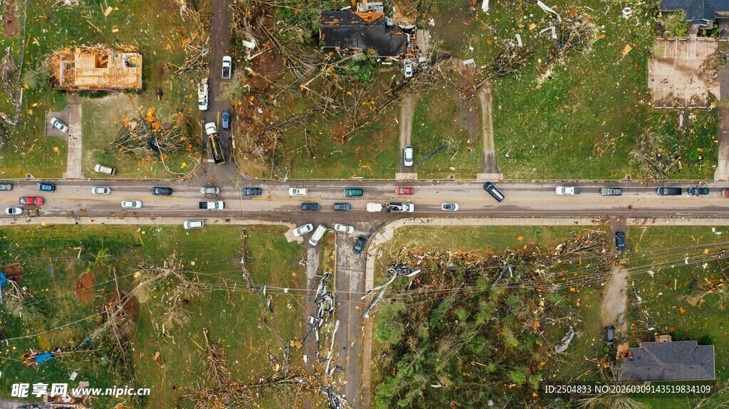 俯瞰城市道路交叉路口