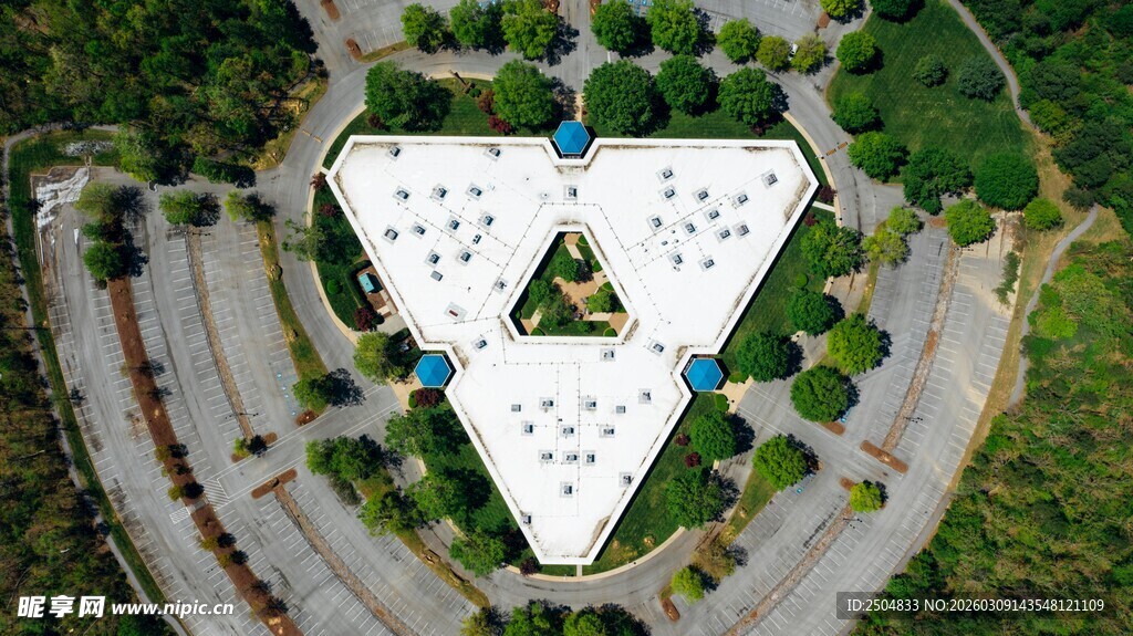 俯瞰独特几何造型建筑景观