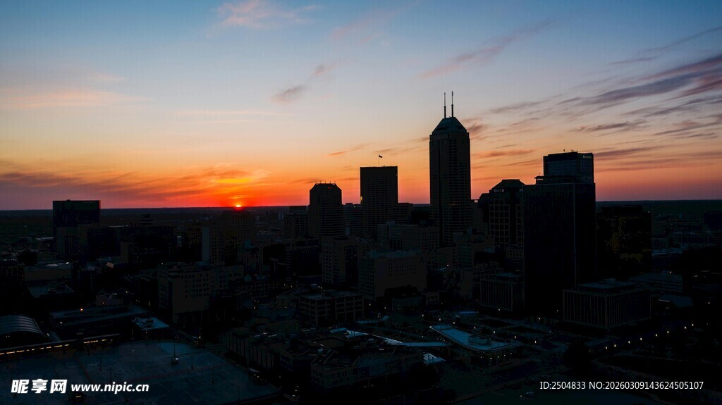 城市黄昏天际线美景