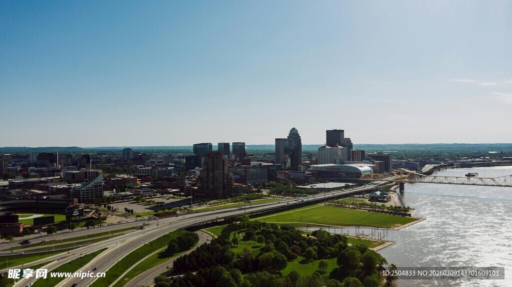 城市河畔风光鸟瞰图