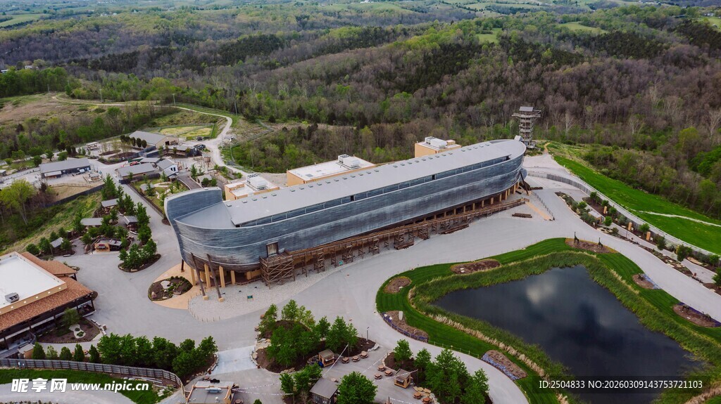 现代化建筑与周边景观鸟瞰