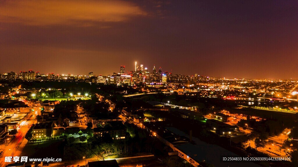 城市璀璨夜景俯瞰图