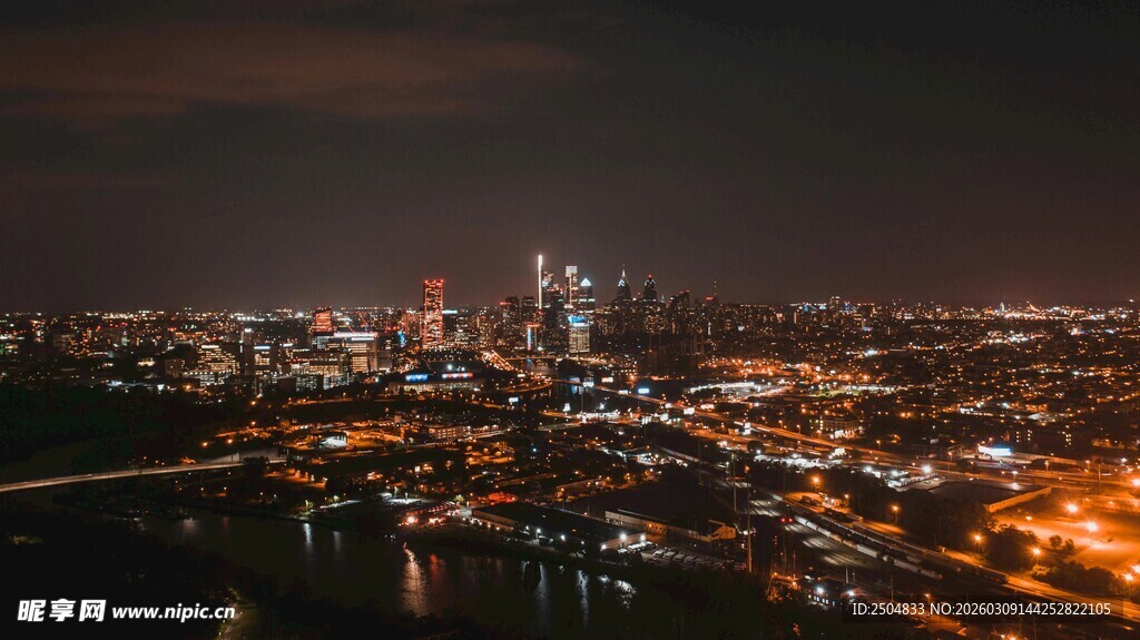 城市璀璨夜景俯瞰图