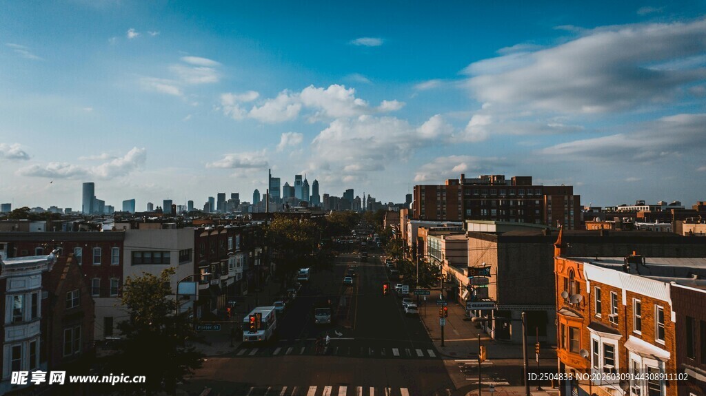 城市屋顶视角的天际线