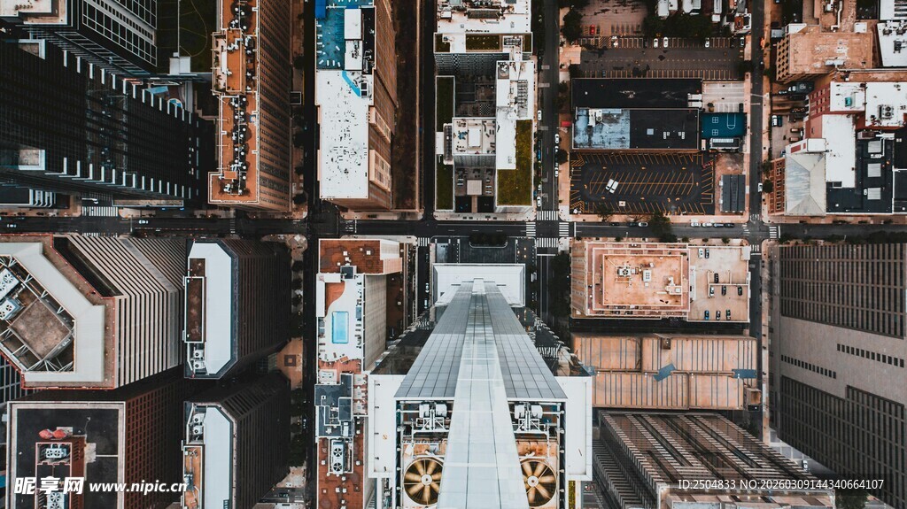 城市中交错的建筑景观