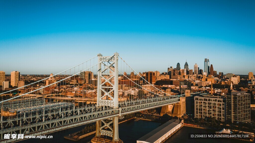 曼哈顿大桥与城市天际线