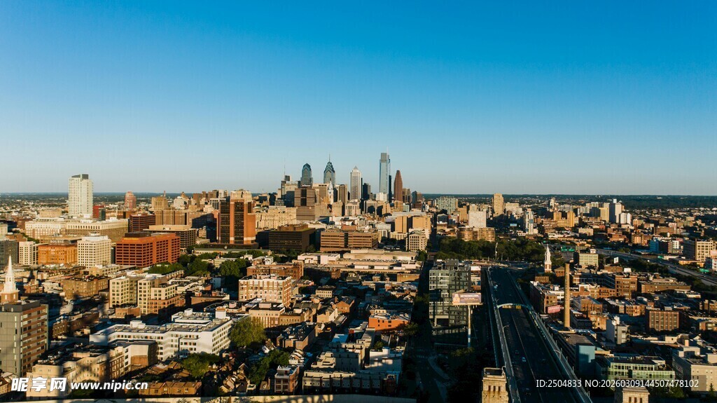 俯瞰繁华都市天际线