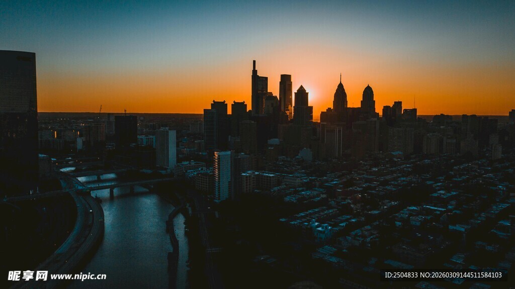 城市黄昏天际线美丽景观