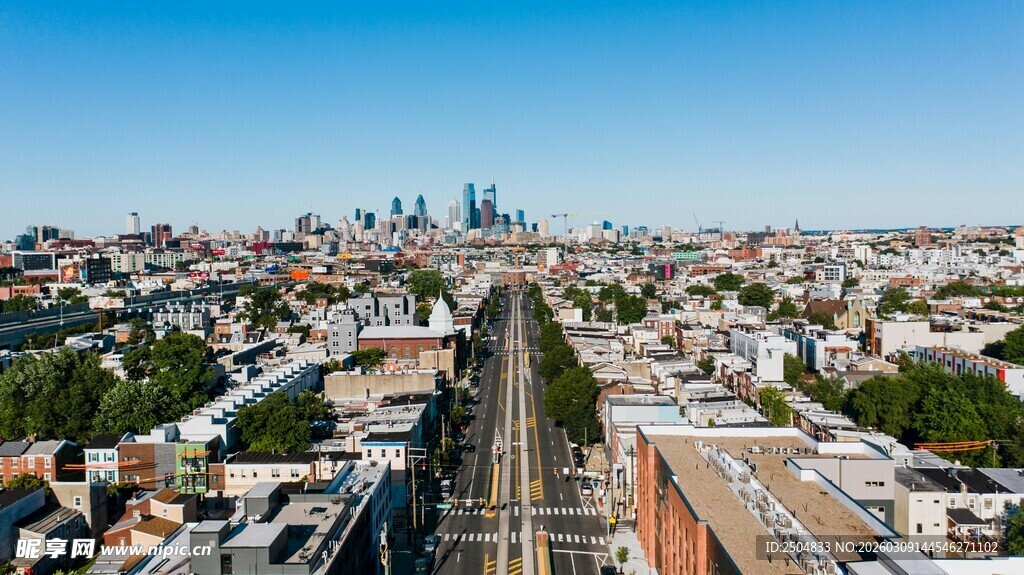 城市铁路沿线俯瞰景观