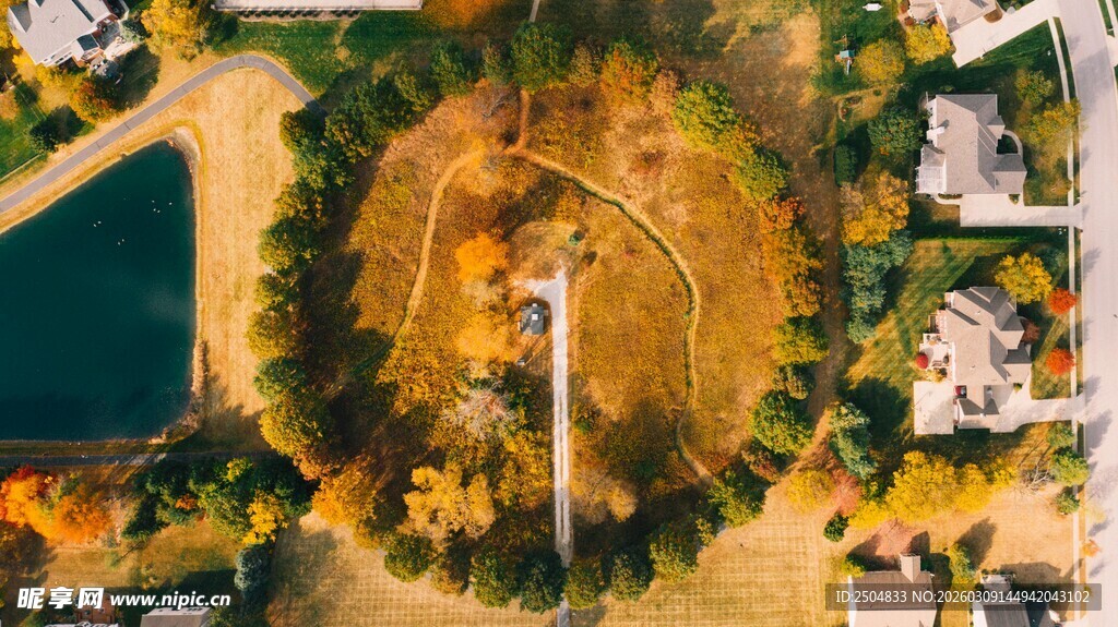 空中俯瞰的美丽庭院景观