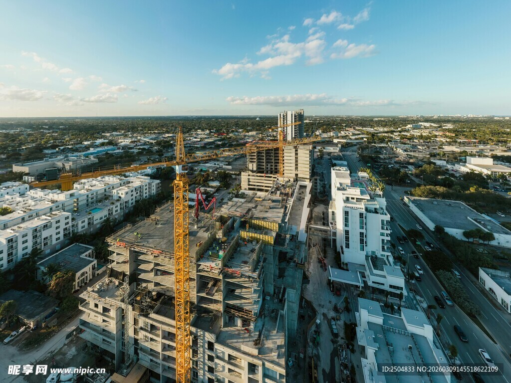 城市中正在施工的建筑工地