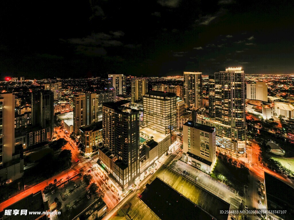 城市璀璨夜景俯瞰图