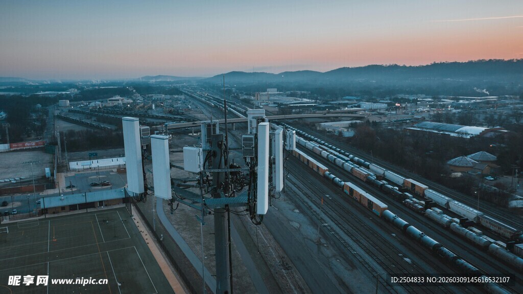 黄昏下的高架桥景观