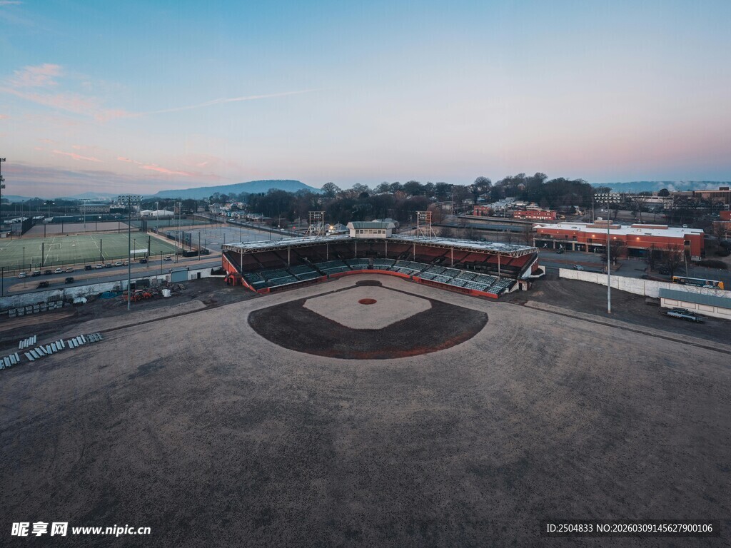 俯瞰圆形户外场地景观