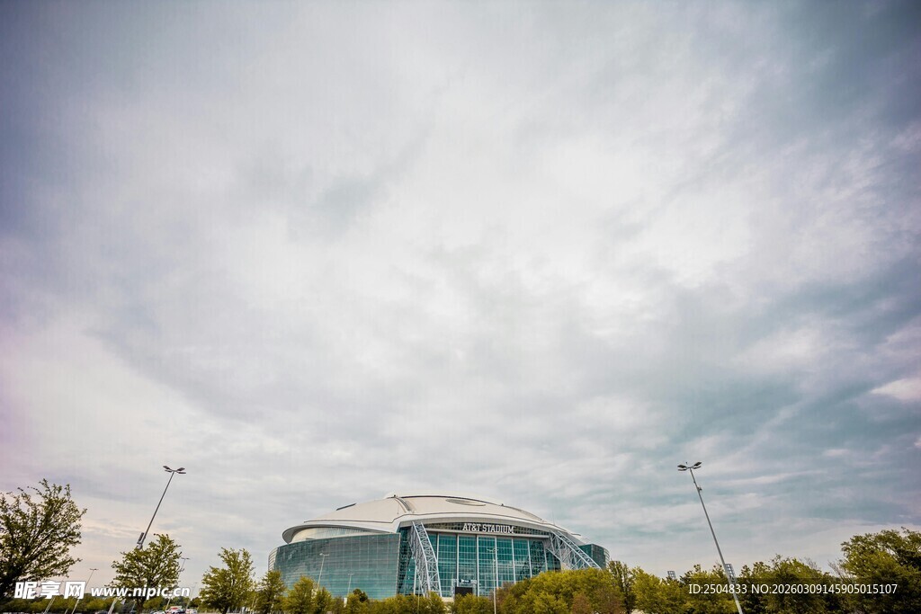 现代建筑与天空景观