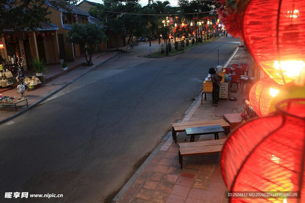 街道上的红灯笼装饰