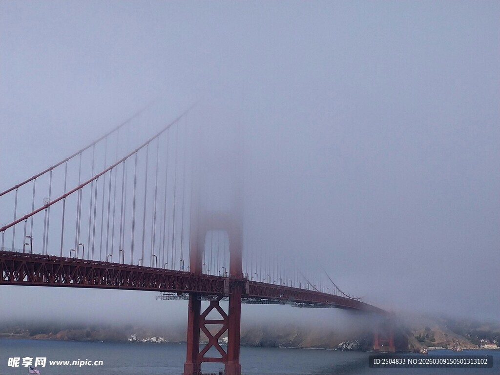 雾中金门大桥